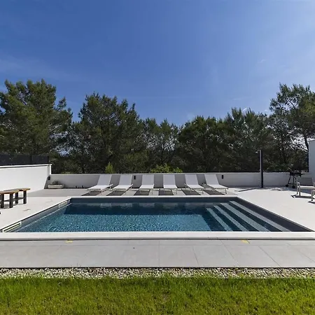 Holiday home Alba Crno